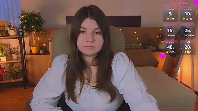 Snapshot of Viola__Shy chatting on 04-21-26, 02:51 Viola Shy online show from 04-21-26, 02:51
