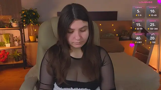 Snapshot of Viola__Shy chatting on 04-25-26, 08:17 Viola Shy online show from 04-25-26, 08:17