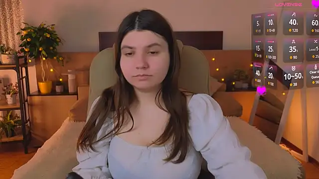 Snapshot of Viola__Shy chatting on 05-06-26, 10:04 Viola Shy online show from 05-06-26, 10:04