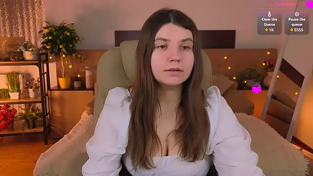 Snapshot of Viola__Shy chatting on 05-07-26, 08:58 Viola Shy online show from 05-07-26, 08:58