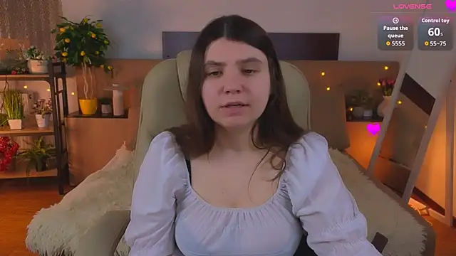 Snapshot of Viola__Shy chatting on 05-18-26, 08:25 Viola Shy online show from 05-18-26, 08:25
