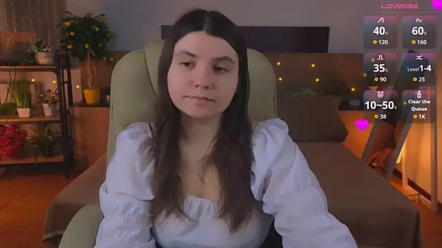 Snapshot of Viola__Shy chatting on 05-26-26, 09:44 Viola Shy online show from 05-26-26, 09:44
