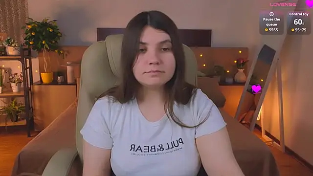 Snapshot of Viola__Shy chatting on 05-30-26, 09:23 Viola Shy online show from 05-30-26, 09:23