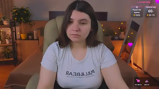 Snapshot of Viola__Shy chatting on 05-31-26, 08:54 Viola Shy online show from 05-31-26, 08:54
