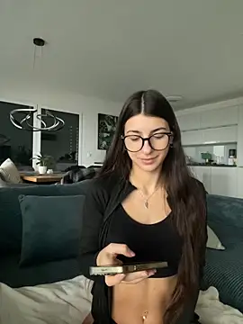 Wildberry  online show from 11-17-25, 08:09