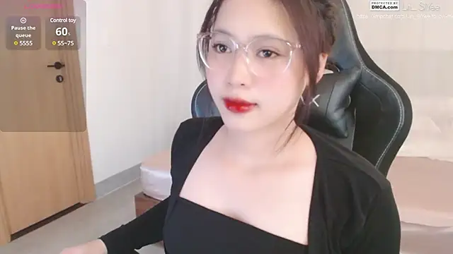 Lin SiYee online show from 02-13-25, 05:26