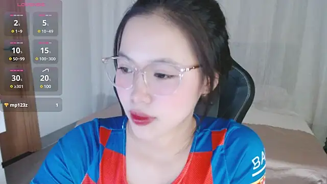 Lin SiYee online show from 02-25-25, 02:44