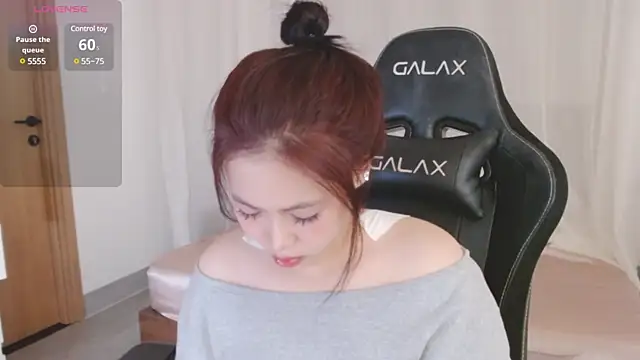 Lin SiYee online show from 03-12-25, 04:19