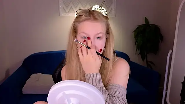 Snapshot of Sarra_Cooper chatting on 12-12-24, 01:21 Sarra Cooper online show from 12-12-24, 01:21