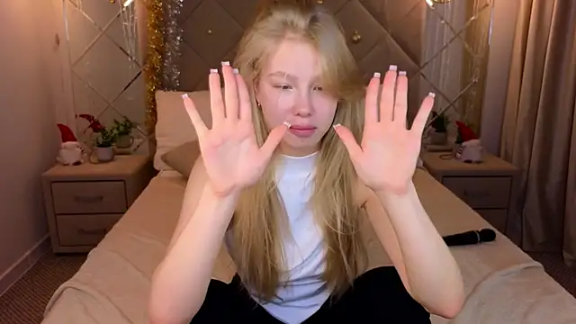Snapshot of Sarra_Cooper chatting on 01-14-25, 07:17 Sarra Cooper online show from 01-14-25, 07:17