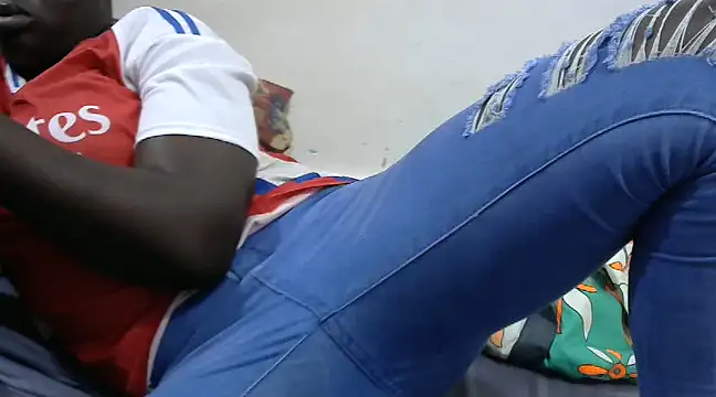 Snapshot of African_sexxy_ chatting on 02-22-25, 06:52 African sexxy  online show from 02-22-25, 06:52