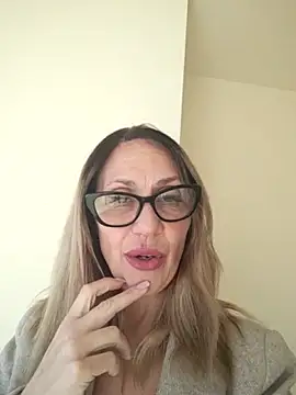 Snapshot of JasmineNoir2 chatting on 02-13-26, 01:18 JasmineNoir2 online show from 02-13-26, 01:18