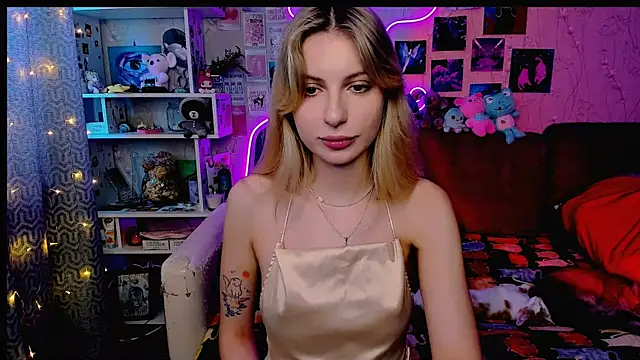 Snapshot of Maria_Hunt chatting on 01-21-25, 06:22 Maria Hunt online show from 01-21-25, 06:22