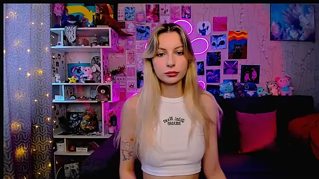 Snapshot of Maria_Hunt chatting on 02-05-25, 03:34 Maria Hunt online show from 02-05-25, 03:34