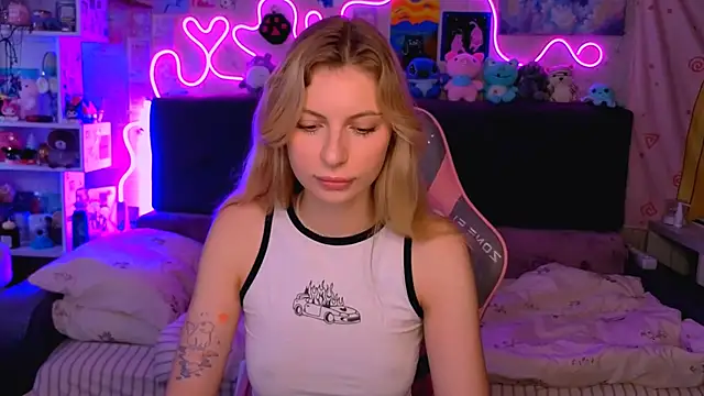 Snapshot of Maria_Hunt chatting on 11-07-25, 04:56 Maria Hunt online show from 11-07-25, 04:56