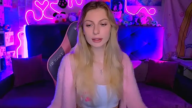 Snapshot of Maria_Hunt chatting on 11-26-25, 02:12 Maria Hunt online show from 11-26-25, 02:12