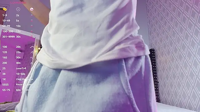 littleebluee online show from 03-02-25, 12:32