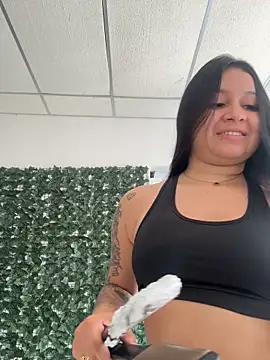 Pretty Isadora online show from 10-30-25, 07:25