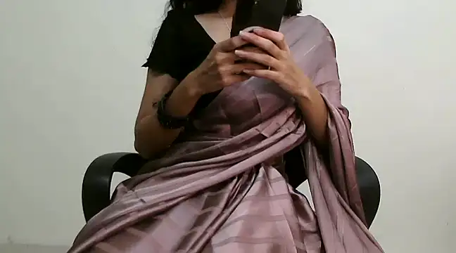 Snapshot of lololips chatting on 12-22-24, 12:27 lololips online show from 12-22-24, 12:27