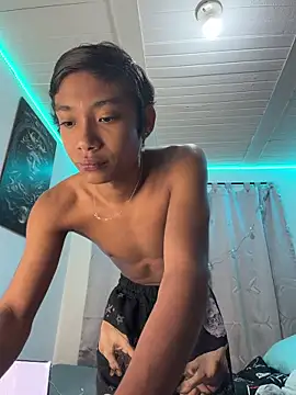 Snapshot of alejo_cute chatting on 06-24-26, 02:38 alejo cute online show from 06-24-26, 02:38
