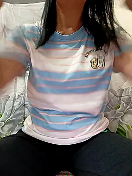 Snapshot of Asian_girl13 chatting on 04-06-26, 10:33 Asian girl13 online show from 04-06-26, 10:33