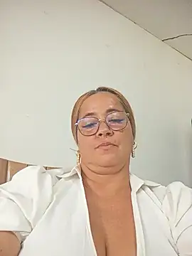 Snapshot of natally_ross21 chatting on 10-25-25, 02:02 natally ross21 online show from 10-25-25, 02:02