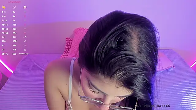 Snapshot of katiepeach_ chatting on 02-09-25, 04:36 katiepeach online show from 02-09-25, 04:36