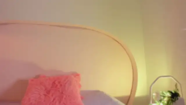 Snapshot of katiepeach_ chatting on 10-18-25, 12:06 katiepeach online show from 10-18-25, 12:06