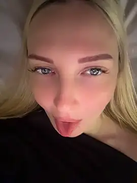 Snapshot of Aleksandrakis chatting on 06-17-26, 08:17 Aleksandrakis online show from 06-17-26, 08:17