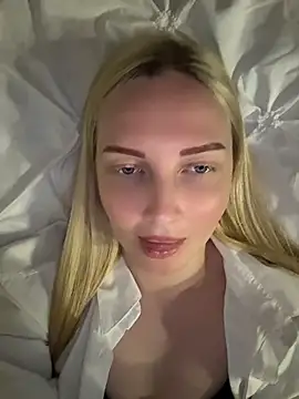Snapshot of Aleksandrakis chatting on 06-20-26, 02:31 Aleksandrakis online show from 06-20-26, 02:31