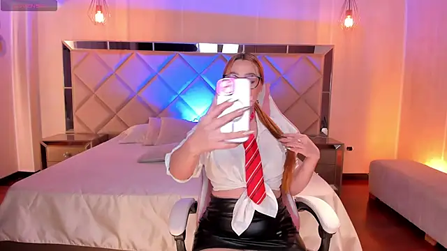 SamanthaKlein  online show from 03-22-25, 03:20