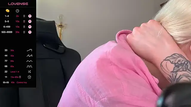 Snapshot of Sexy_Sweets chatting on 09-11-25, 11:32 Sexy Sweets online show from 09-11-25, 11:32