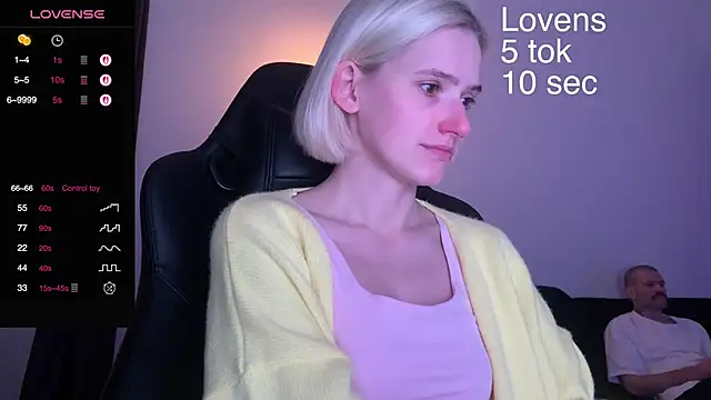 Snapshot of Sexy_Sweets chatting on 09-25-25, 05:16 Sexy Sweets online show from 09-25-25, 05:16