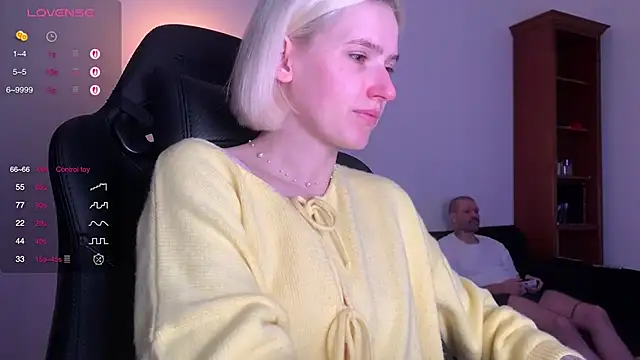 Snapshot of Sexy_Sweets chatting on 09-26-25, 04:11 Sexy Sweets online show from 09-26-25, 04:11