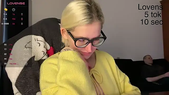 Snapshot of Sexy_Sweets chatting on 10-21-25, 12:06 Sexy Sweets online show from 10-21-25, 12:06