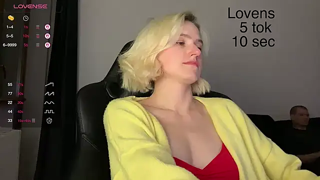 Snapshot of Sexy_Sweets chatting on 10-22-25, 07:46 Sexy Sweets online show from 10-22-25, 07:46