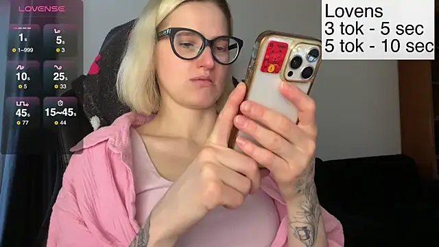 Snapshot of Sexy_Sweets chatting on 11-25-25, 12:05 Sexy Sweets online show from 11-25-25, 12:05