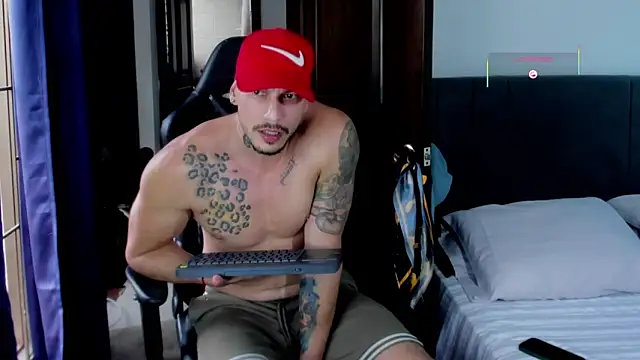 Snapshot of RickG_Oficial chatting on 05-20-26, 08:48 RickG Oficial online show from 05-20-26, 08:48