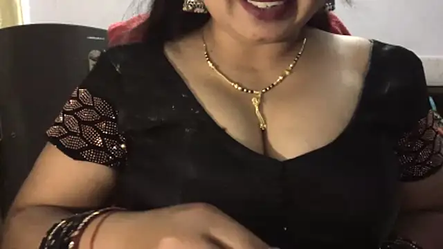 Snapshot of Gulaboo_bhabi chatting on 06-07-26, 04:44 Gulaboo bhabi online show from 06-07-26, 04:44