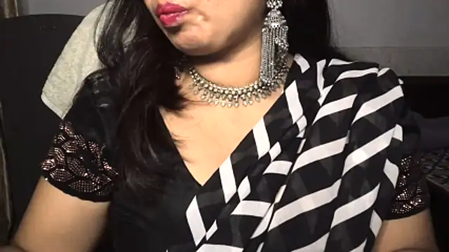 Snapshot of Gulaboo_bhabi chatting on 06-17-26, 05:36 Gulaboo bhabi online show from 06-17-26, 05:36