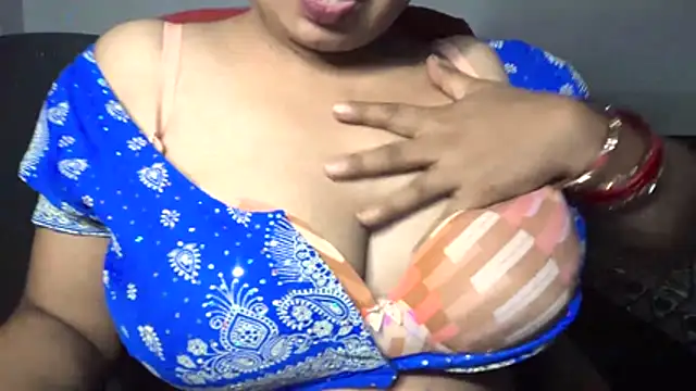 Snapshot of Gulaboo_bhabi chatting on 07-19-26, 11:30 Gulaboo bhabi online show from 07-19-26, 11:30