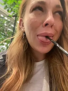 Snapshot of Sweet___Emily chatting on 12-11-24, 02:44 Sweet   Emily online show from 12-11-24, 02:44