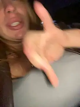 Snapshot of Sweet___Emily chatting on 12-12-24, 07:04 Sweet   Emily online show from 12-12-24, 07:04