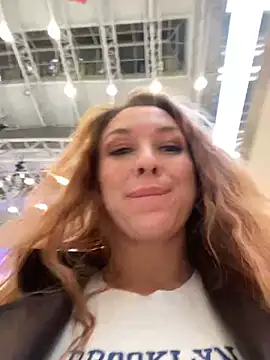 Snapshot of Sweet___Emily chatting on 01-05-25, 05:09 Sweet   Emily online show from 01-05-25, 05:09