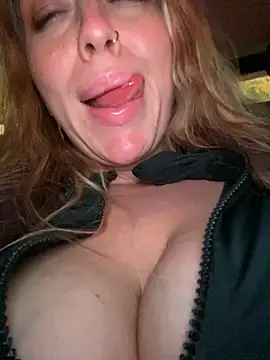 Snapshot of Sweet___Emily chatting on 01-05-25, 08:10 Sweet   Emily online show from 01-05-25, 08:10