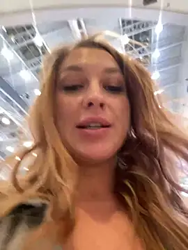 Snapshot of Sweet___Emily chatting on 01-19-25, 02:17 Sweet   Emily online show from 01-19-25, 02:17