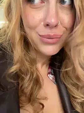 Snapshot of Sweet___Emily chatting on 01-28-25, 02:42 Sweet   Emily online show from 01-28-25, 02:42