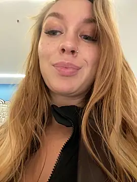 Snapshot of Sweet___Emily chatting on 02-11-25, 05:07 Sweet   Emily online show from 02-11-25, 05:07