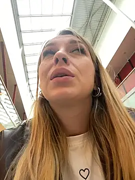 Snapshot of Sweet___Emily chatting on 09-25-25, 02:10 Sweet   Emily online show from 09-25-25, 02:10