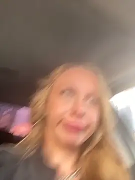 Snapshot of Sweet___Emily chatting on 10-07-25, 01:08 Sweet   Emily online show from 10-07-25, 01:08